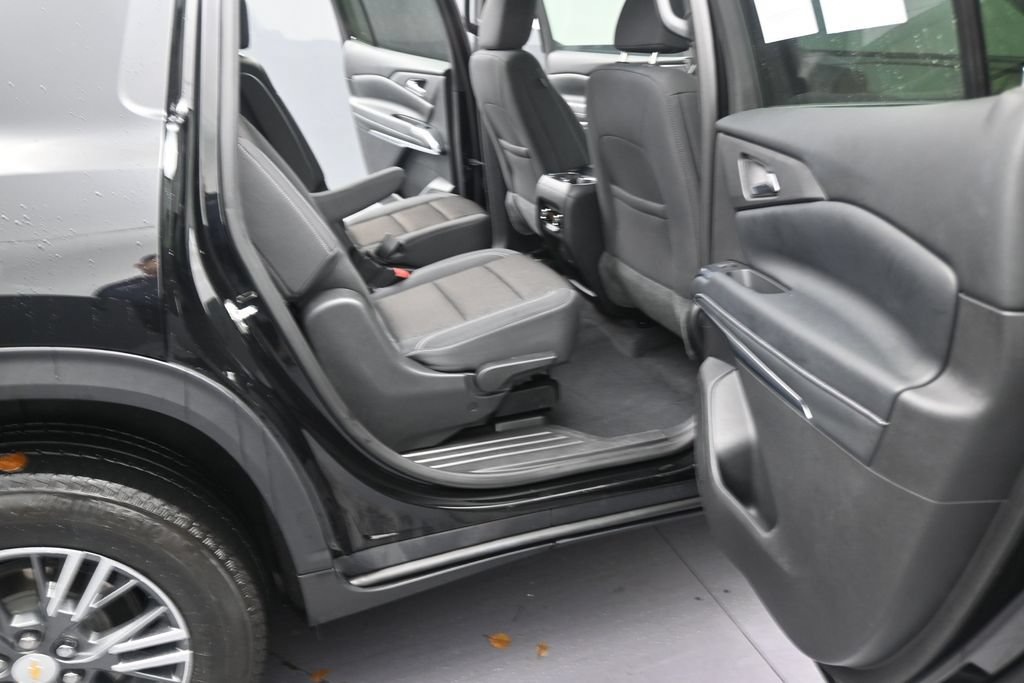 Used 2026 Chevrolet Traverse LT FWD image 14