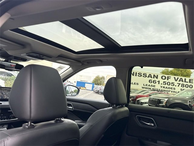 Certified 2024 Nissan Rogue Platinum w/ Platinum Premium Package image 10