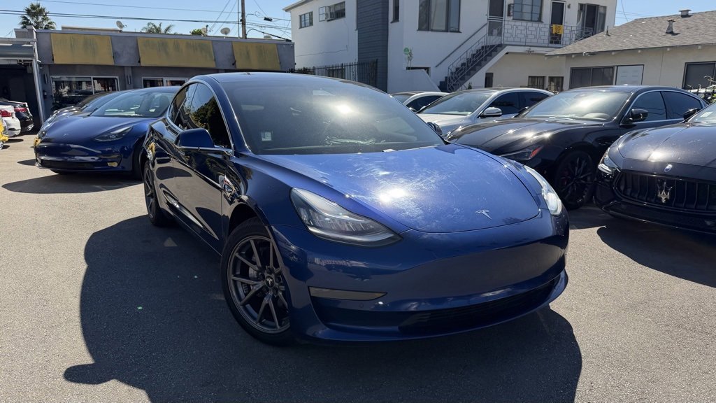 Used 2020 Tesla Model 3 Standard Range image 3