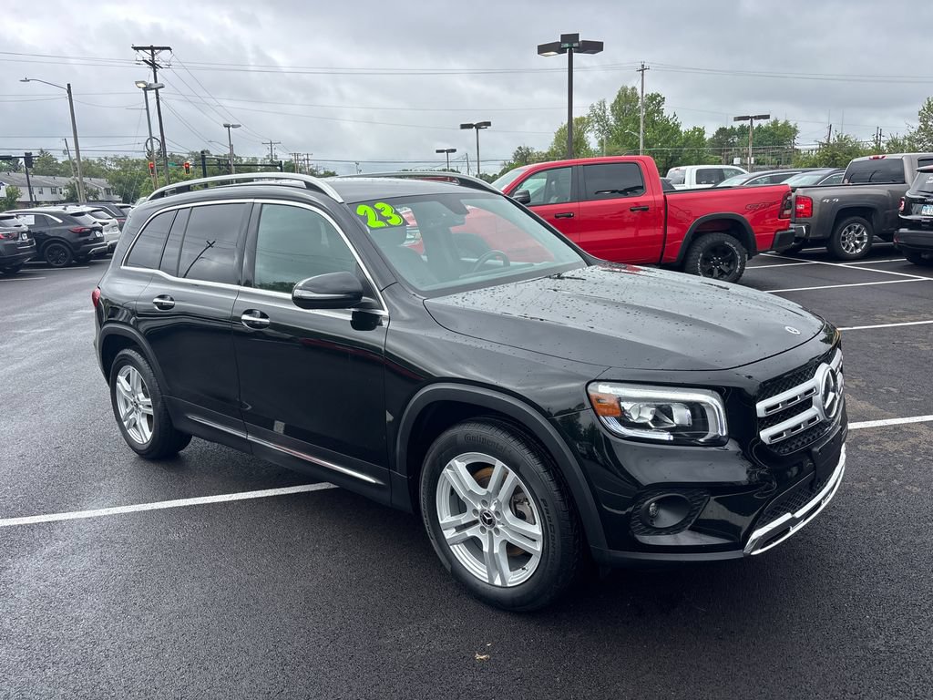 Used 2023 Mercedes-Benz GLB 250 4MATIC image 2