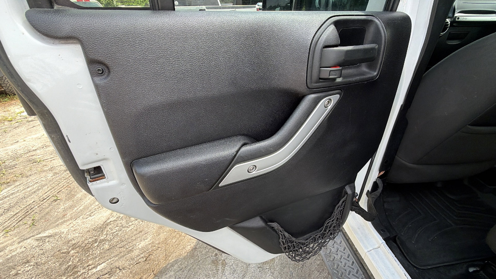 Used 2011 Jeep Wrangler Unlimited Sahara AWD/4WD image 22