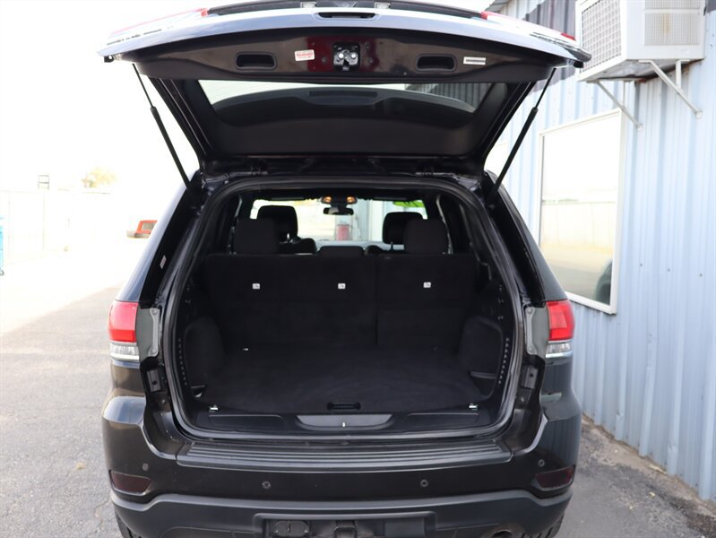 Used 2019 Jeep Grand Cherokee Laredo AWD/4WD image 16
