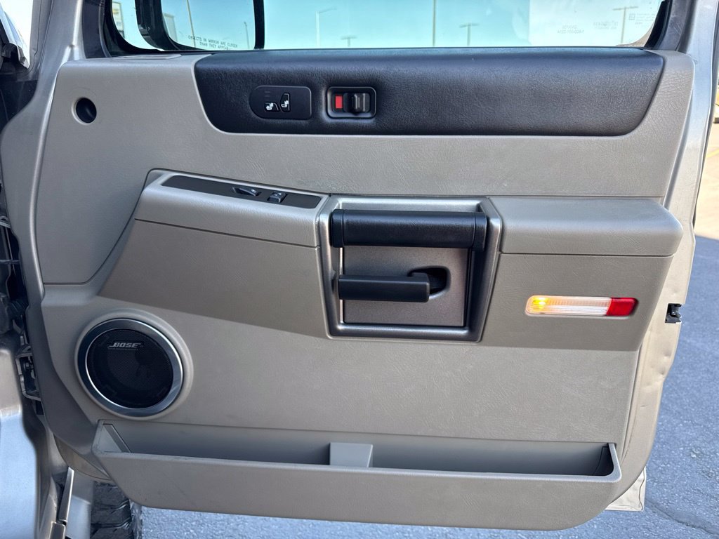 Used 2004 HUMMER H2 w/ Preferred Equipment Group AWD/4WD image 33