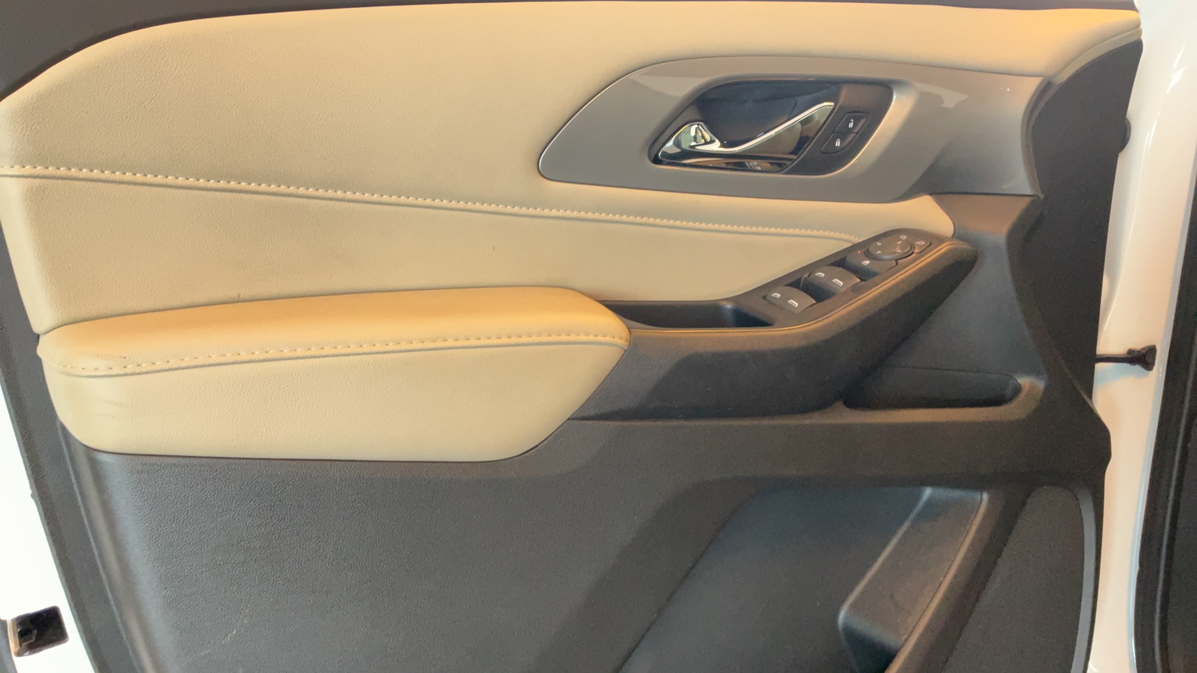 Used 2022 Chevrolet Traverse LS FWD image 21