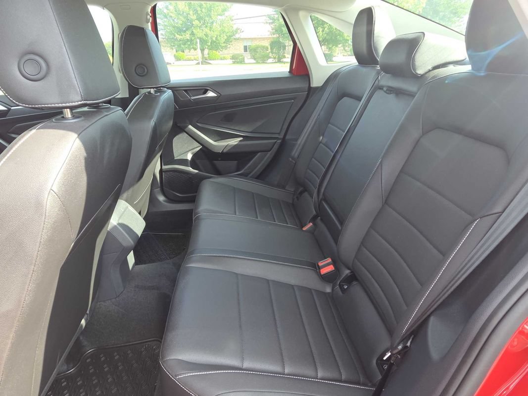Used 2024 Volkswagen Jetta SE FWD image 11
