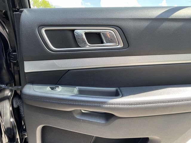 Used 2016 Ford Explorer XLT w/ Equipment Group 202A FWD image 25