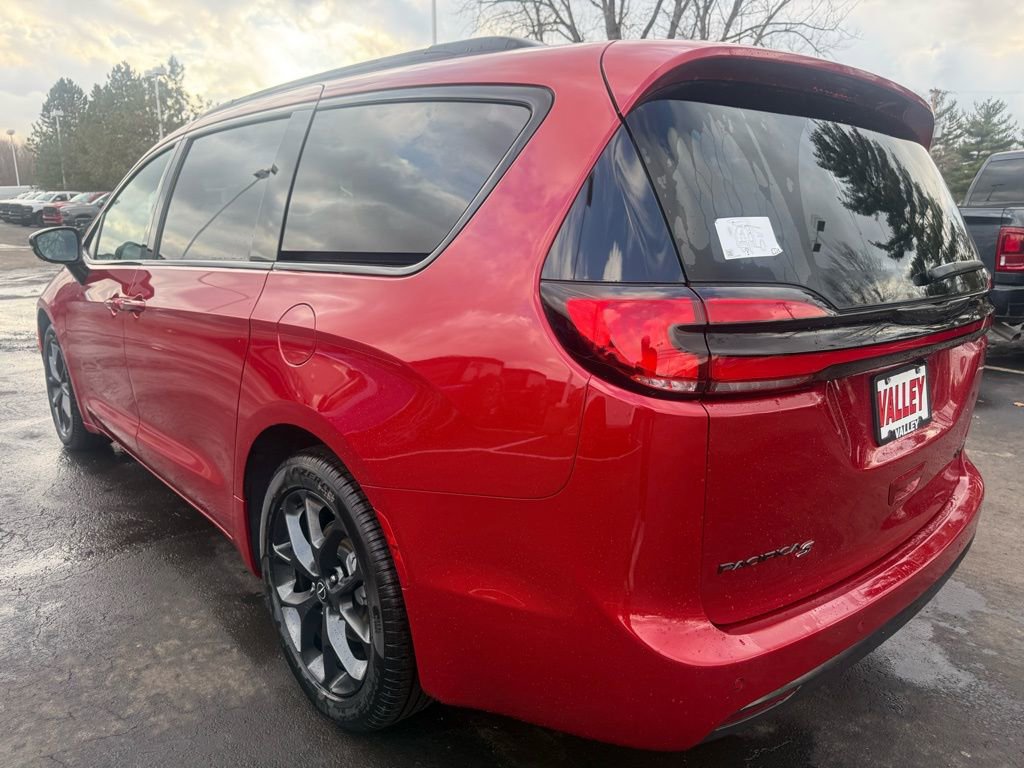 New 2026 Chrysler Pacifica Limited w/ S Appearance Package FWD image 5