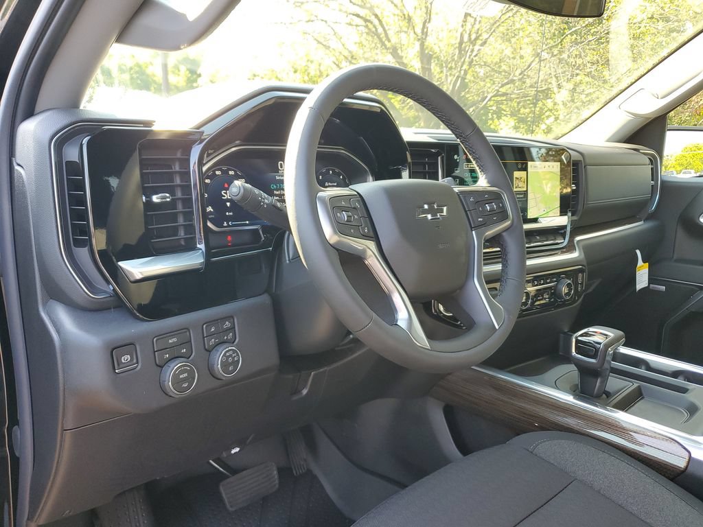 New 2026 Chevrolet Silverado 1500 RST w/ Redline Edition AWD/4WD image 18
