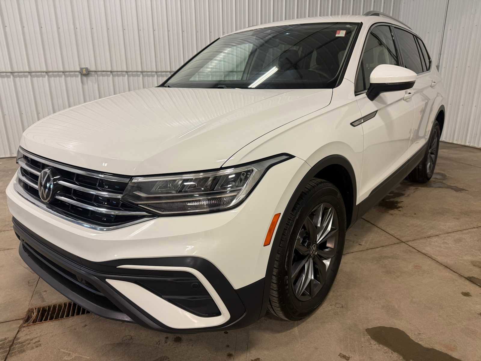 Certified 2024 Volkswagen Tiguan SE AWD/4WD image 1