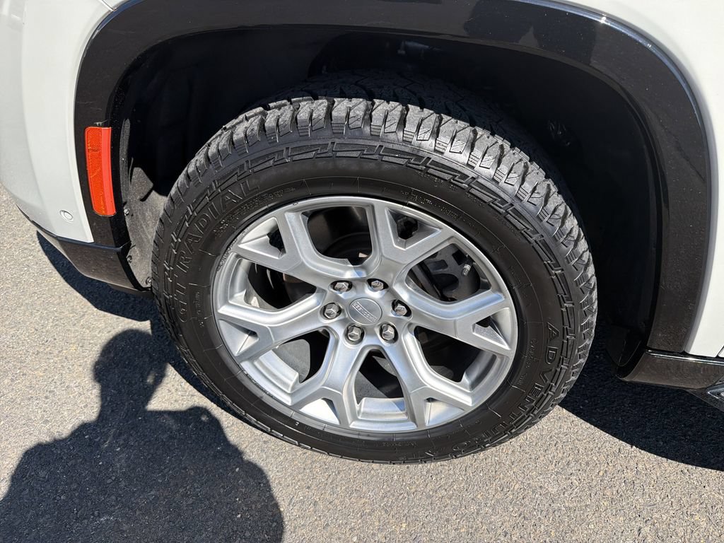 Used 2022 Jeep Wagoneer Series II AWD/4WD image 19