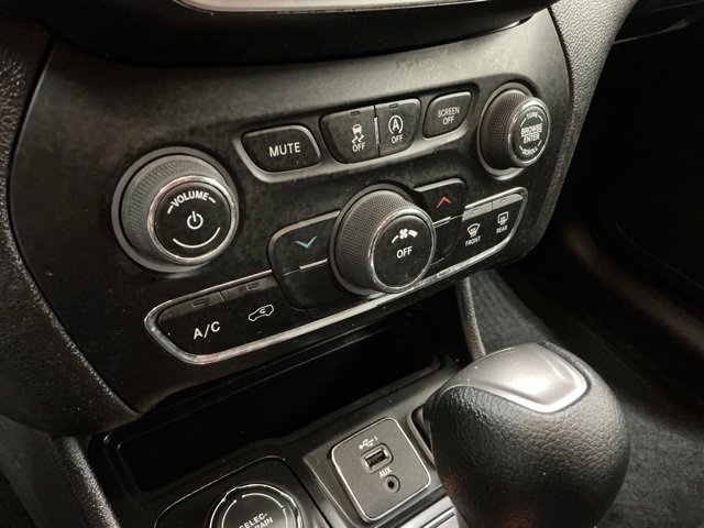 Used 2020 Jeep Cherokee Latitude image 23