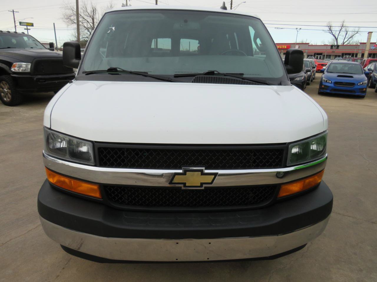 Used 2018 Chevrolet Express 3500 LT w/ LT Preferred Equipment Group RWD image 2