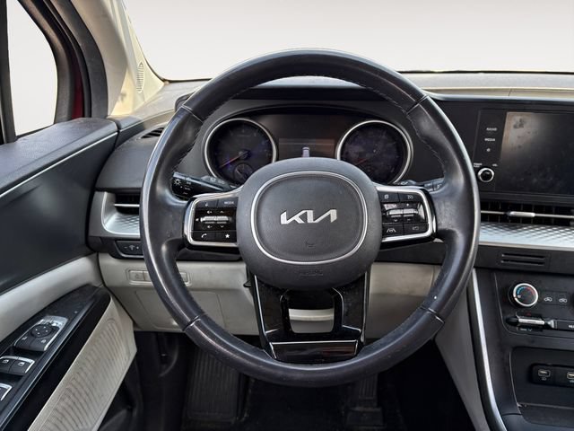 Used 2023 Kia Carnival LX FWD image 12