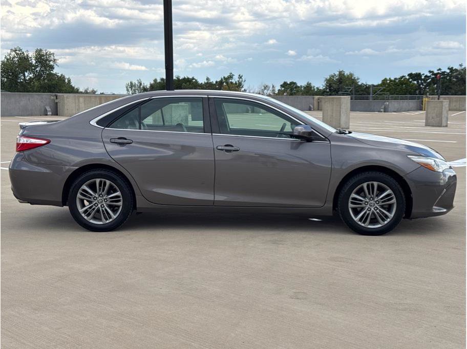 Used 2015 Toyota Camry SE w/ Protection Package FWD image 9
