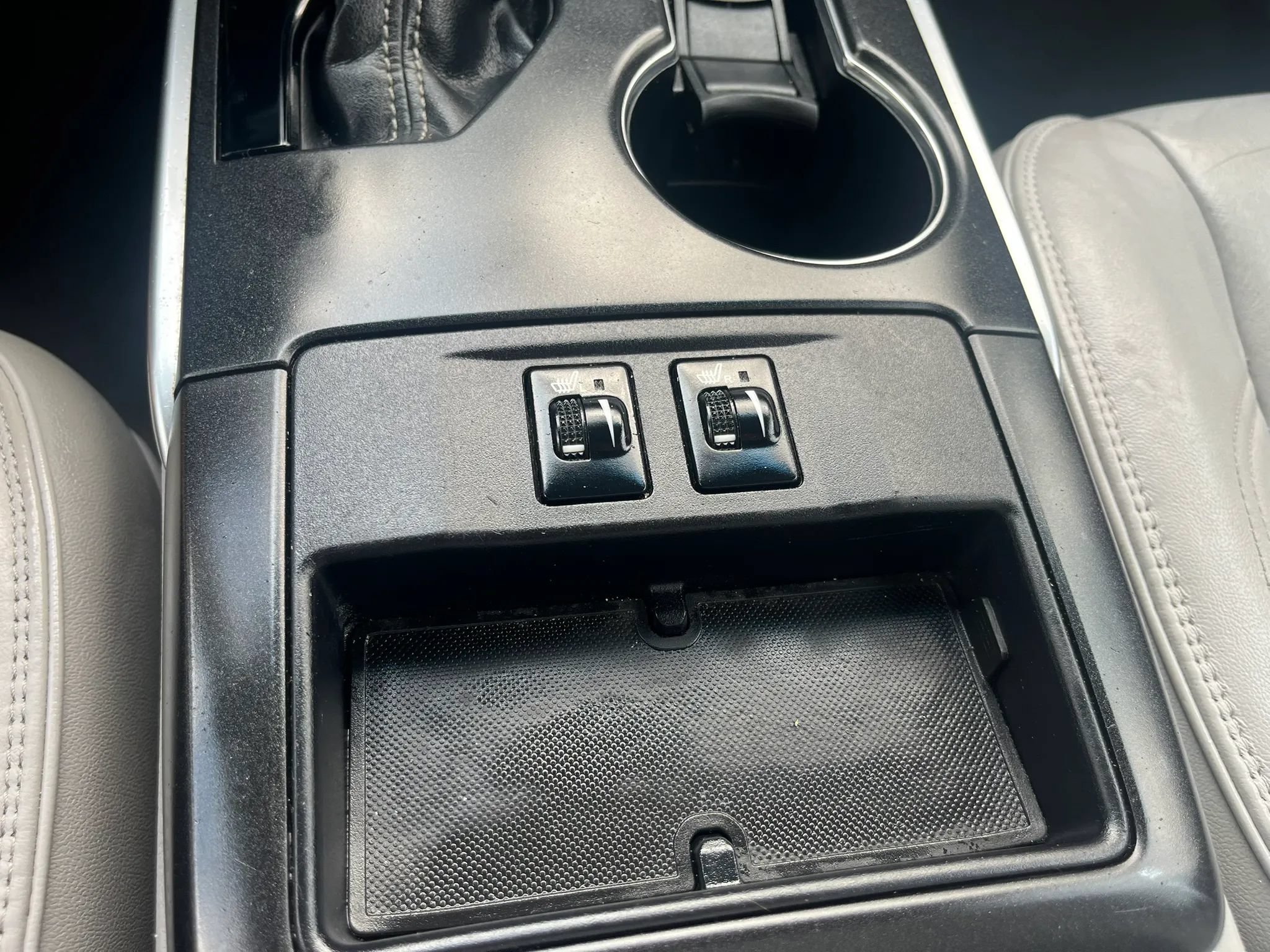 Used 2015 Toyota Camry XLE FWD image 23