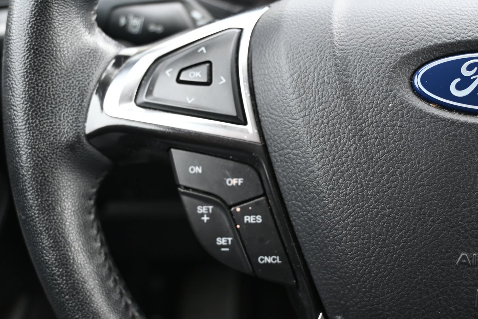 Used 2024 Ford Edge SEL AWD/4WD image 11