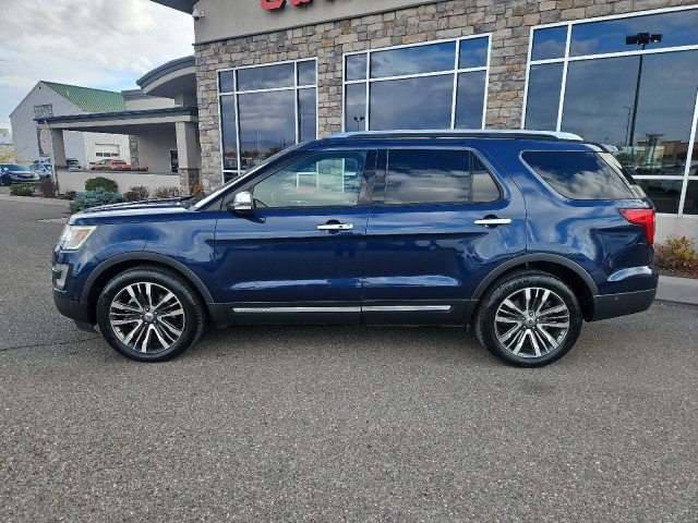 Used 2017 Ford Explorer Platinum image 2