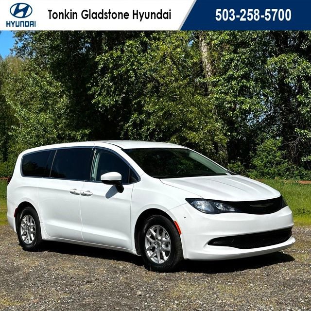 Used 2023 Chrysler Voyager LX FWD image 1