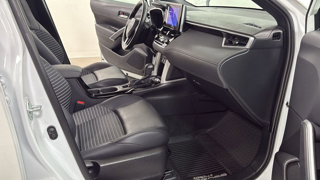 Certified 2024 Toyota Corolla Cross XSE w/ Convenience Package image 18