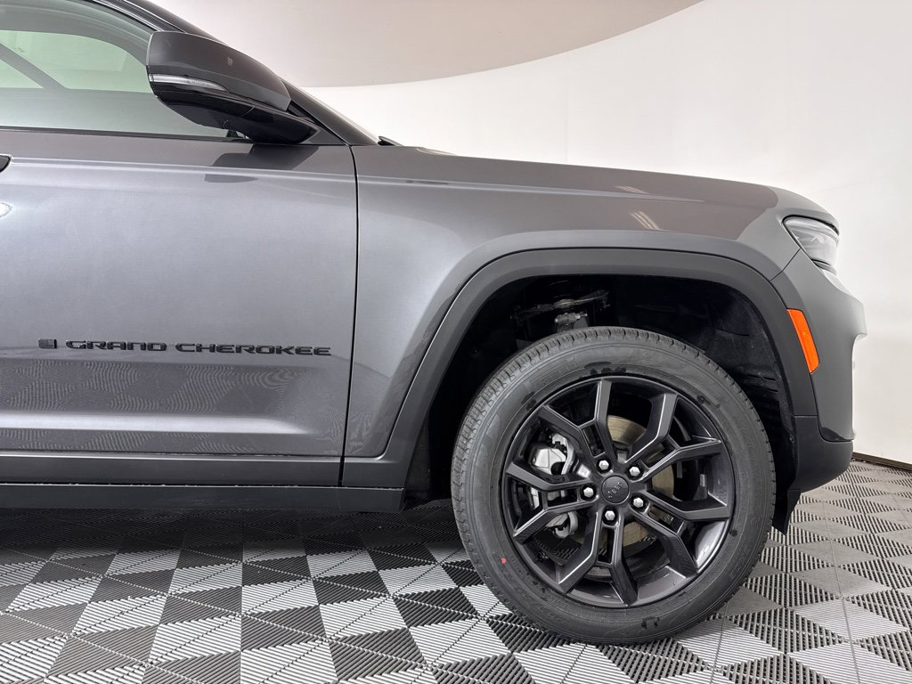 New 2025 Jeep Grand Cherokee Limited AWD/4WD image 22