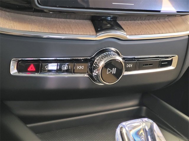 New 2026 Volvo XC60 B5 Plus w/ Protection Package Premier image 18