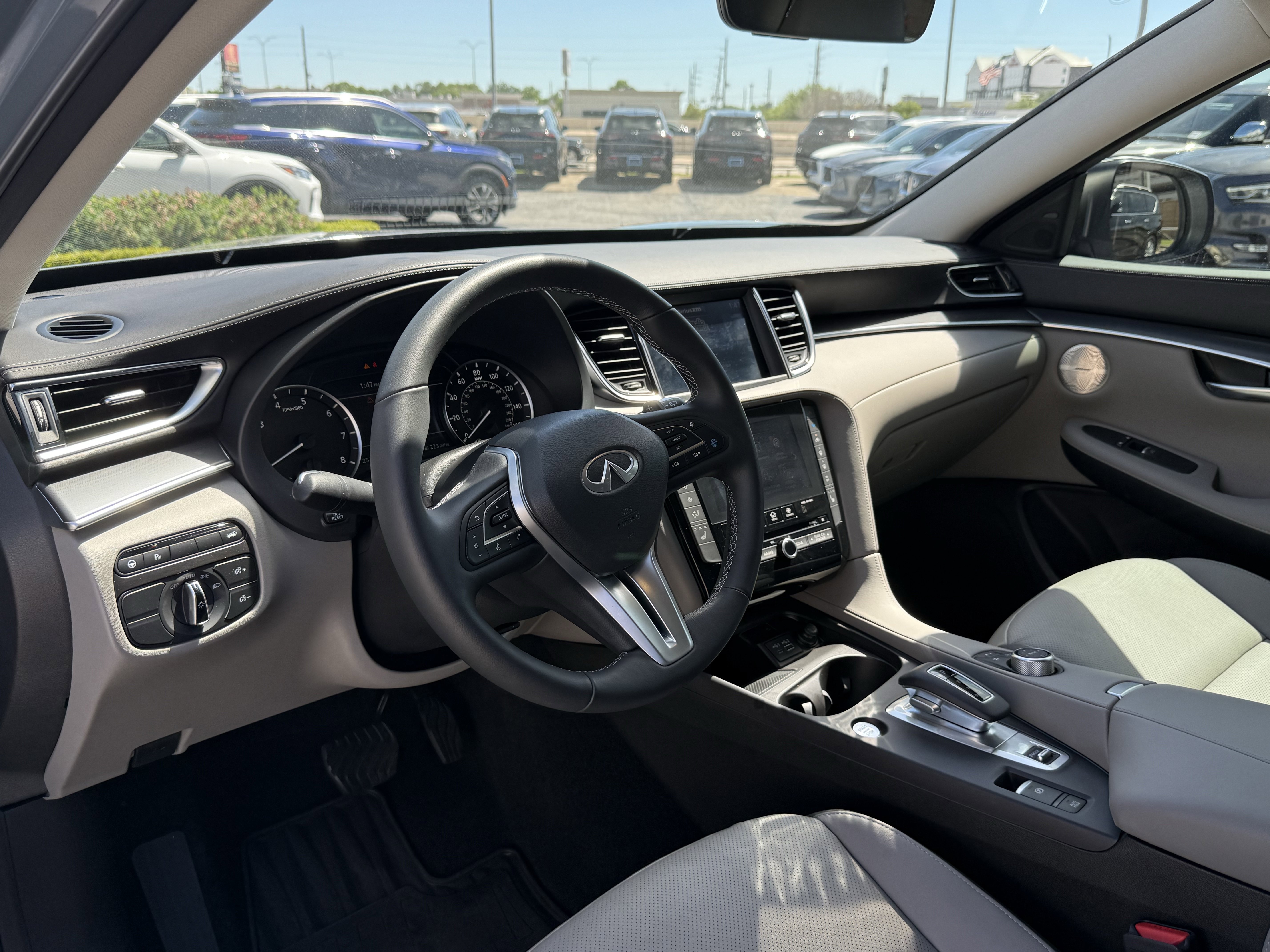 Certified 2025 INFINITI QX50 Luxe w/ Accent Package image 15