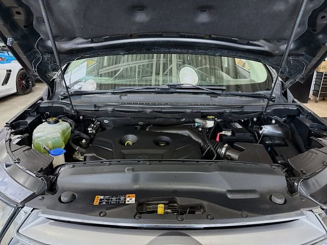 Used 2017 Ford Edge Titanium w/ Technology Package FWD image 30