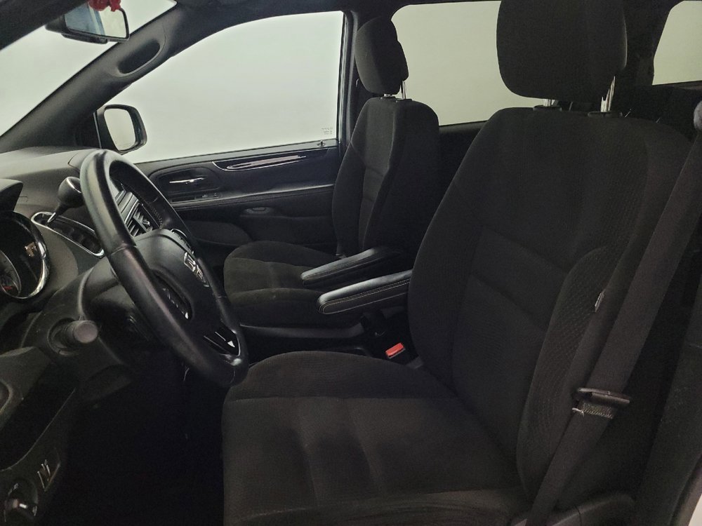 Used 2018 Dodge Grand Caravan SE FWD image 17