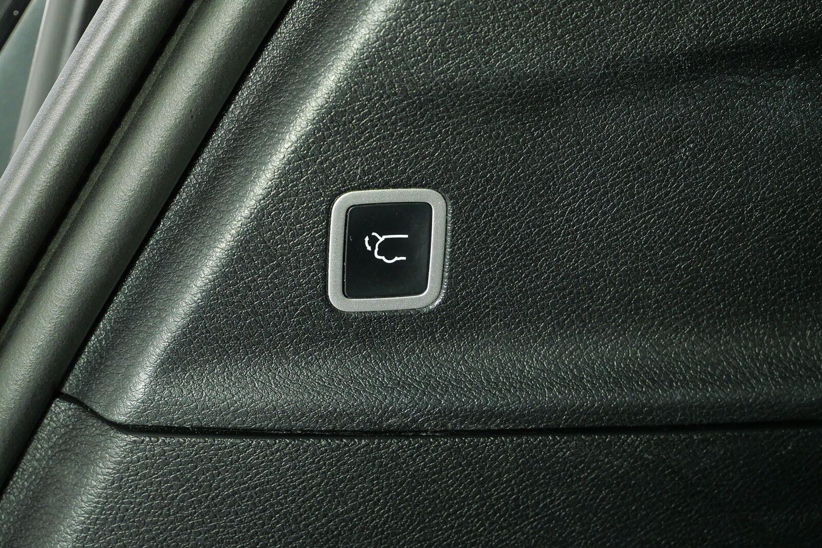 Used 2022 Chrysler Pacifica Touring-L w/ S Appearance Package FWD image 34