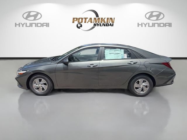 New 2026 Hyundai Elantra SE FWD image 8