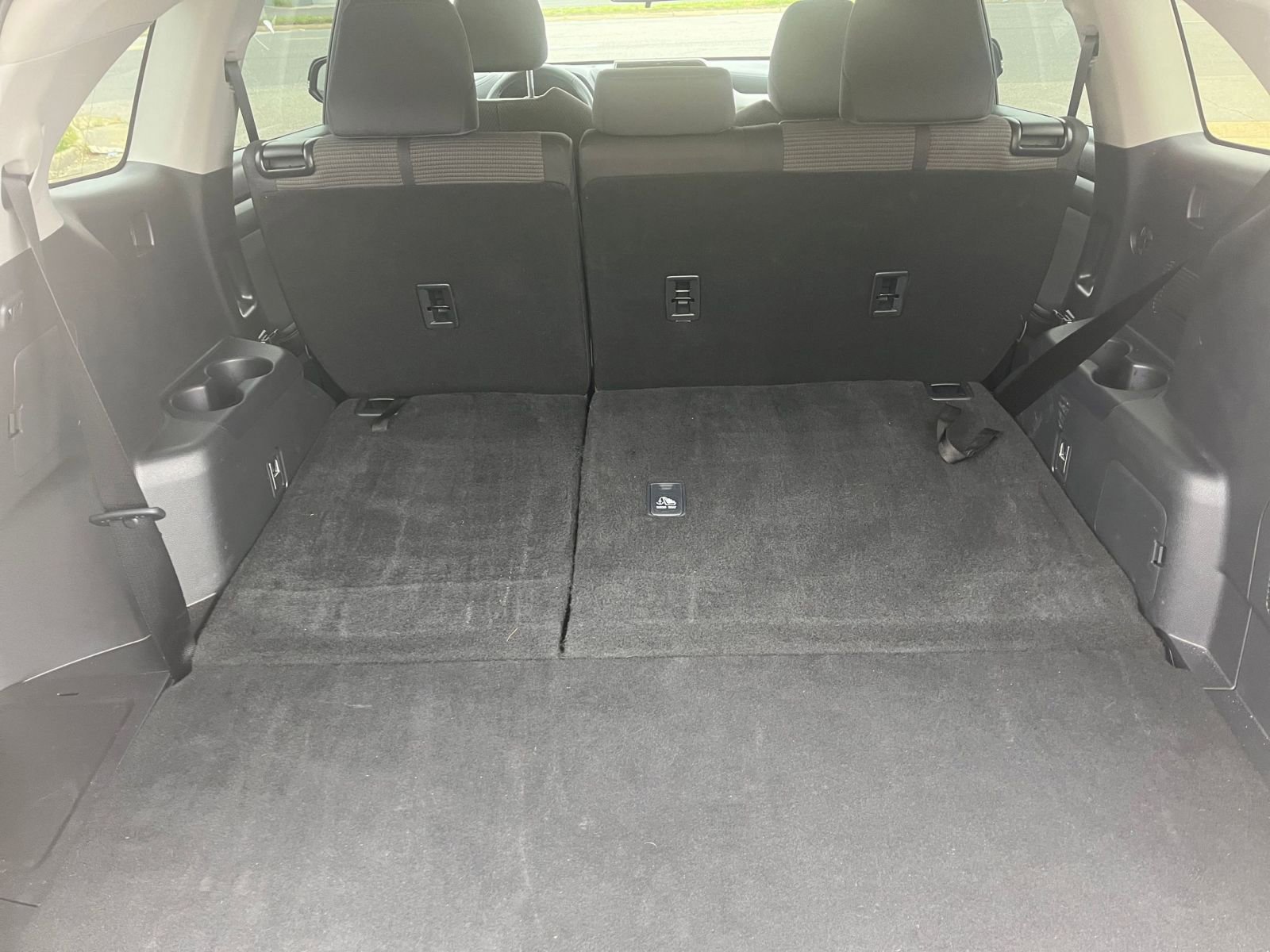 Used 2025 Toyota Highlander LE FWD image 33