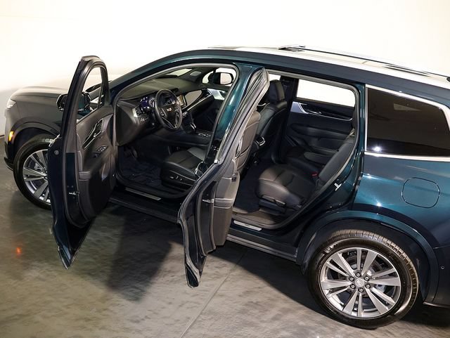 Used 2024 Cadillac XT6 Premium Luxury w/ Technology Package AWD/4WD image 5