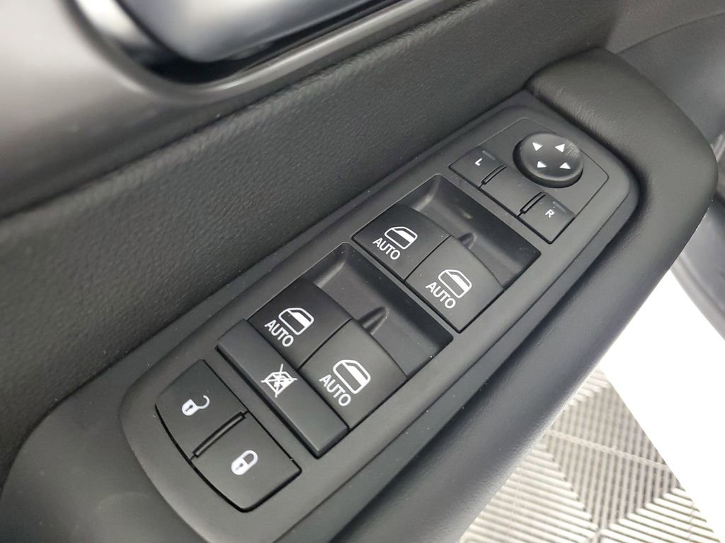 New 2026 Chrysler Pacifica Select image 28