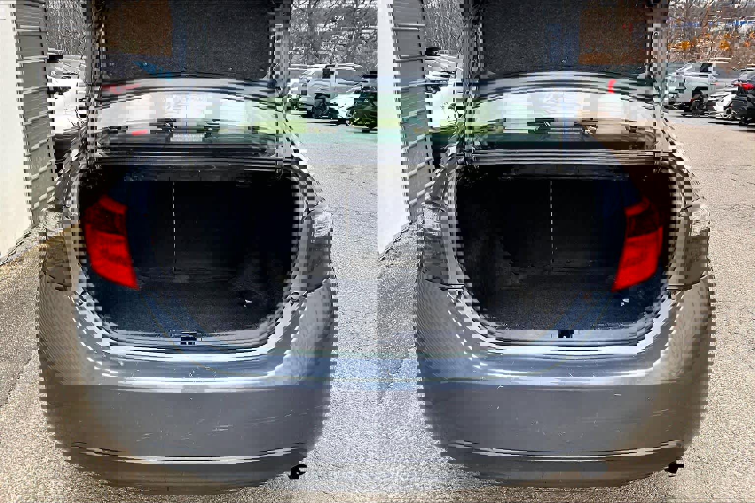 Used 2017 Toyota Corolla LE image 30