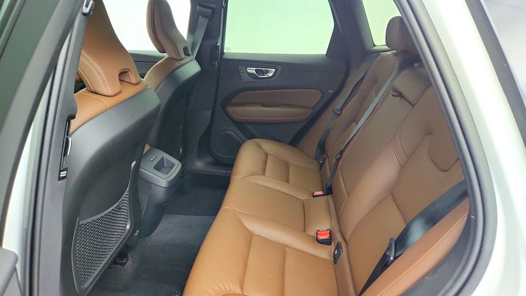 Used 2023 Volvo XC60 B5 Plus w/ Climate Package AWD/4WD image 21