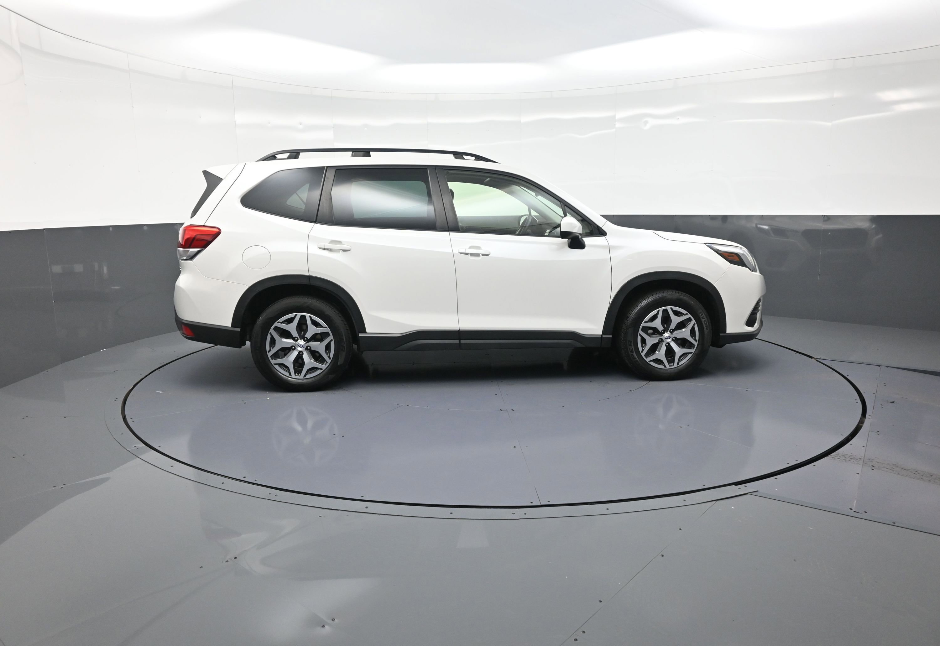 Used 2023 Subaru Forester Premium image 2