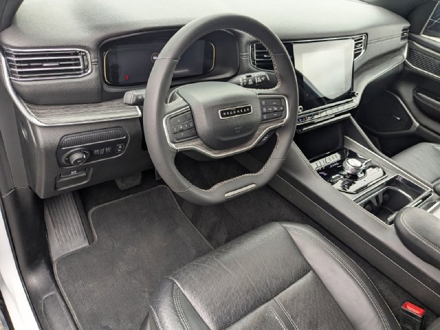 Used 2023 Jeep Wagoneer L Series III w/ Preferred Equipment Group AWD/4WD image 10