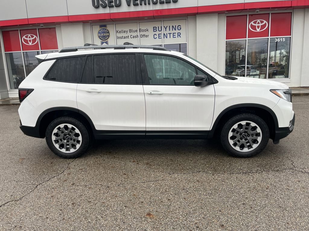 Used 2024 Honda Passport TrailSport image 6