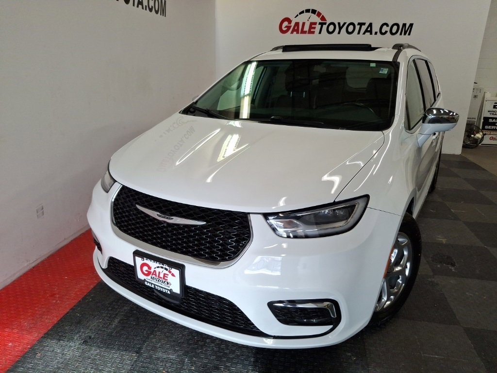 Used 2022 Chrysler Pacifica Limited image 2