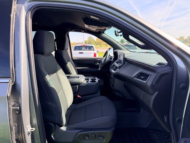 Used 2021 Chevrolet Suburban 4WD image 11