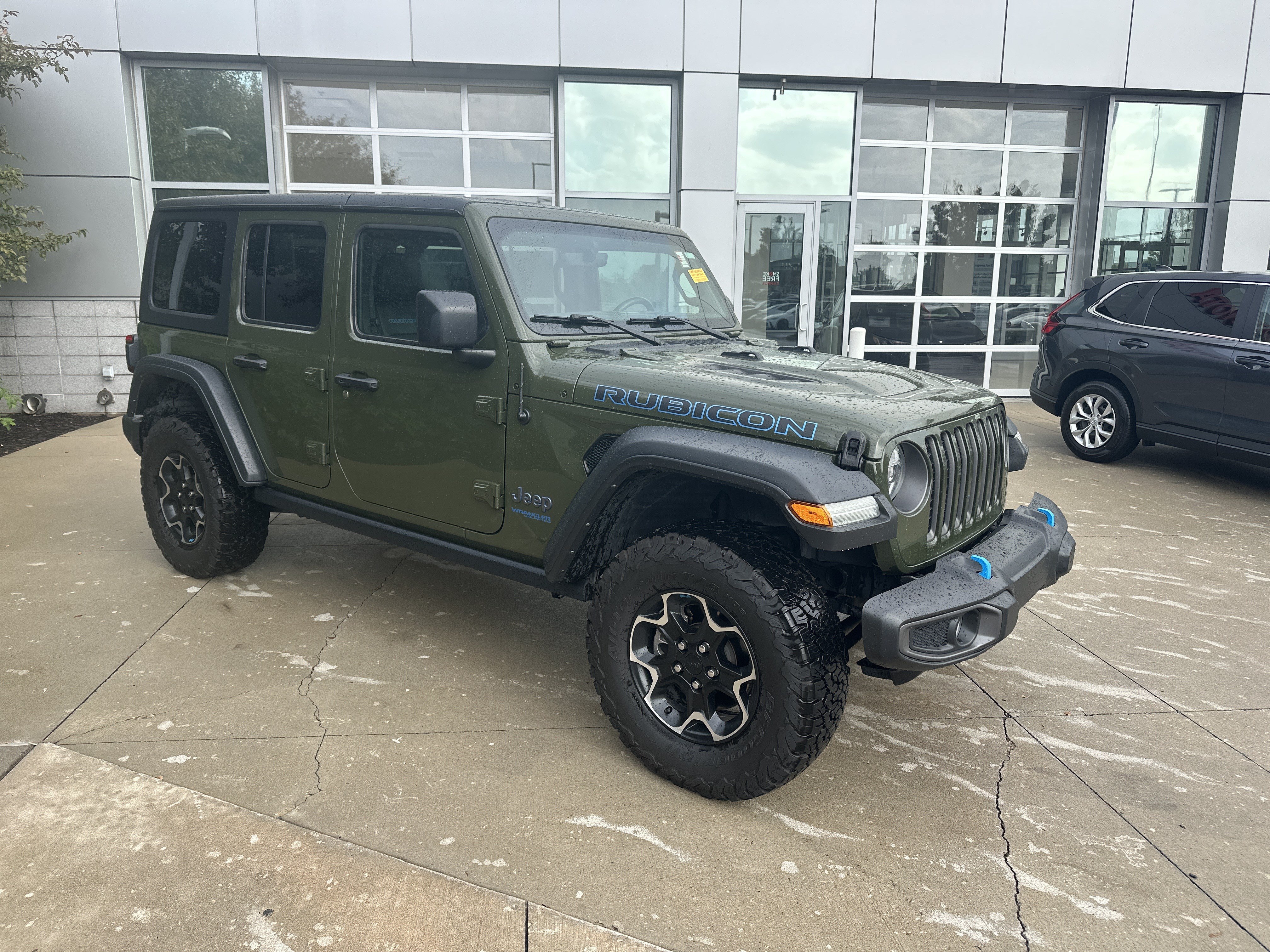 Used 2022 Jeep Wrangler Unlimited Rubicon 4xe w/ Cold Weather Group AWD/4WD video 2