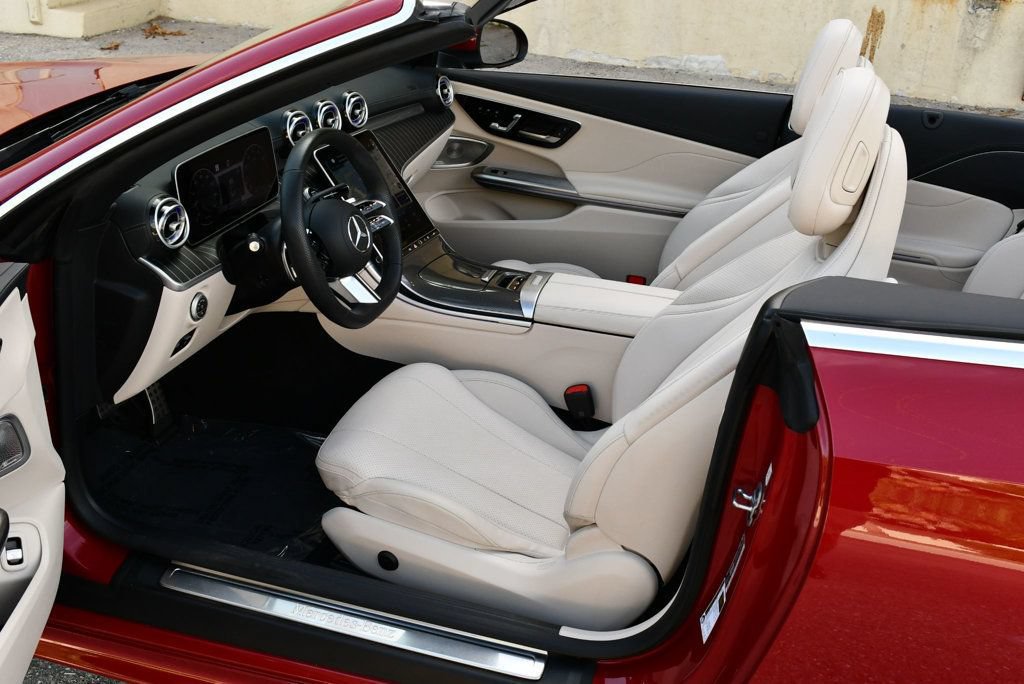 Used 2024 Mercedes-Benz CLE 300 4MATIC Cabriolet image 14
