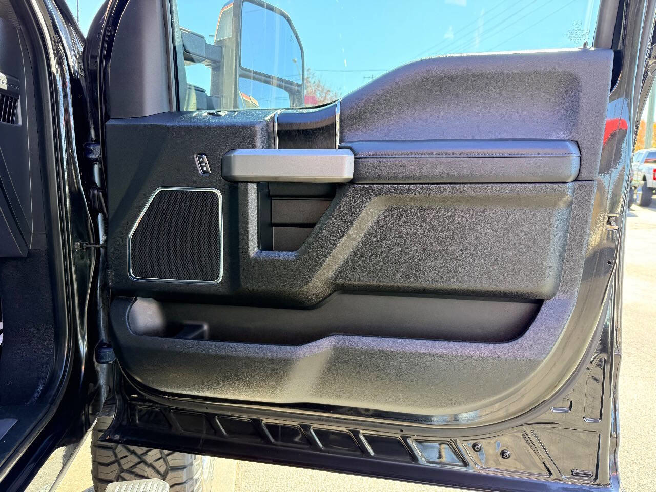 Used 2019 Ford F250 Platinum w/ Platinum Ultimate Package image 37