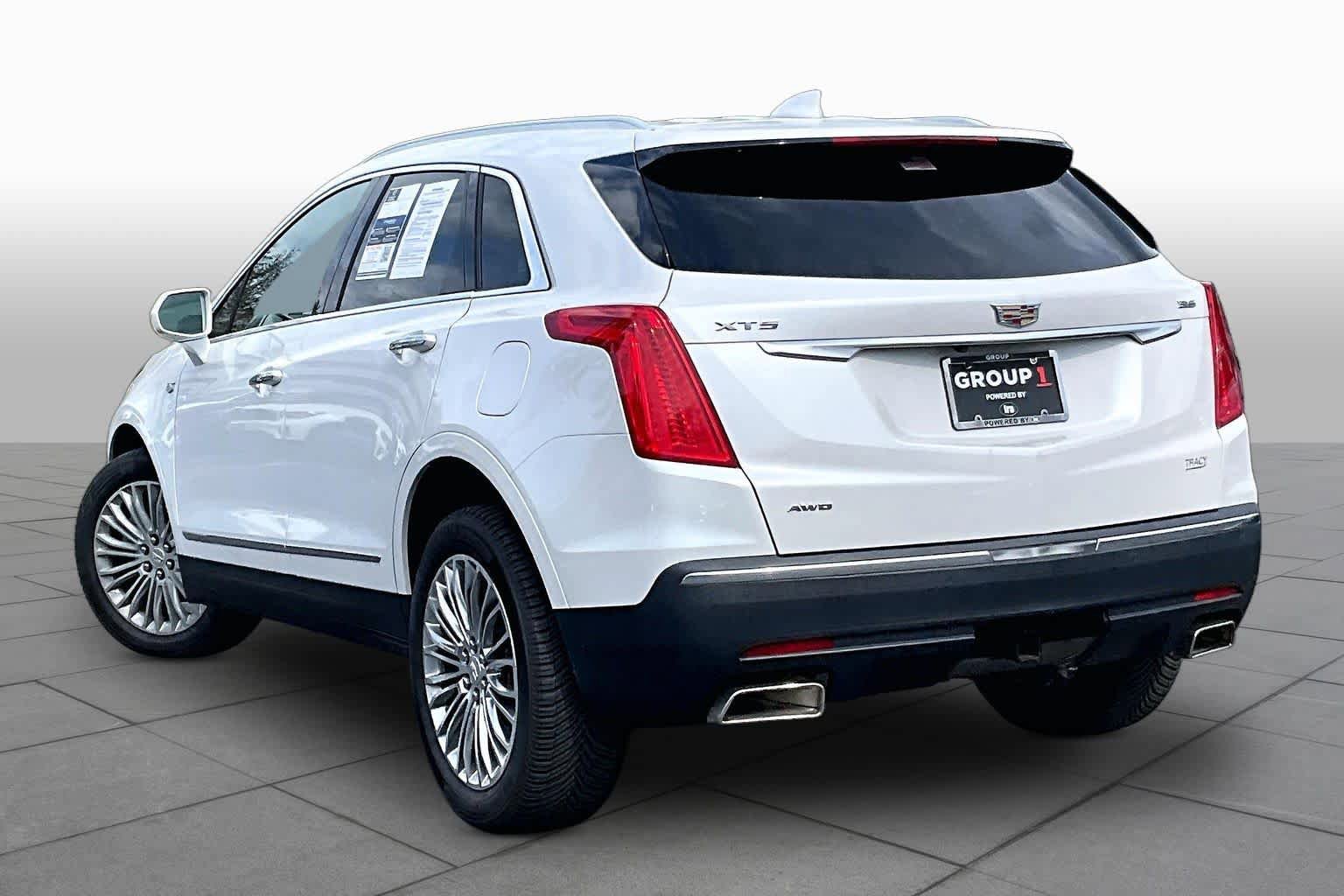 Used 2017 Cadillac XT5 Luxury w/ Driver Awareness Package AWD/4WD image 12