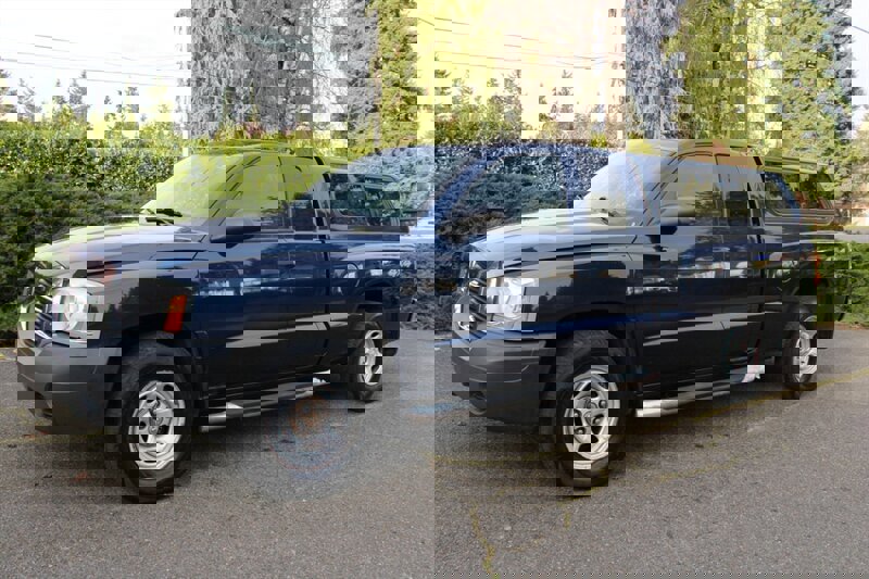 Used 2005 Dodge Dakota ST image 1