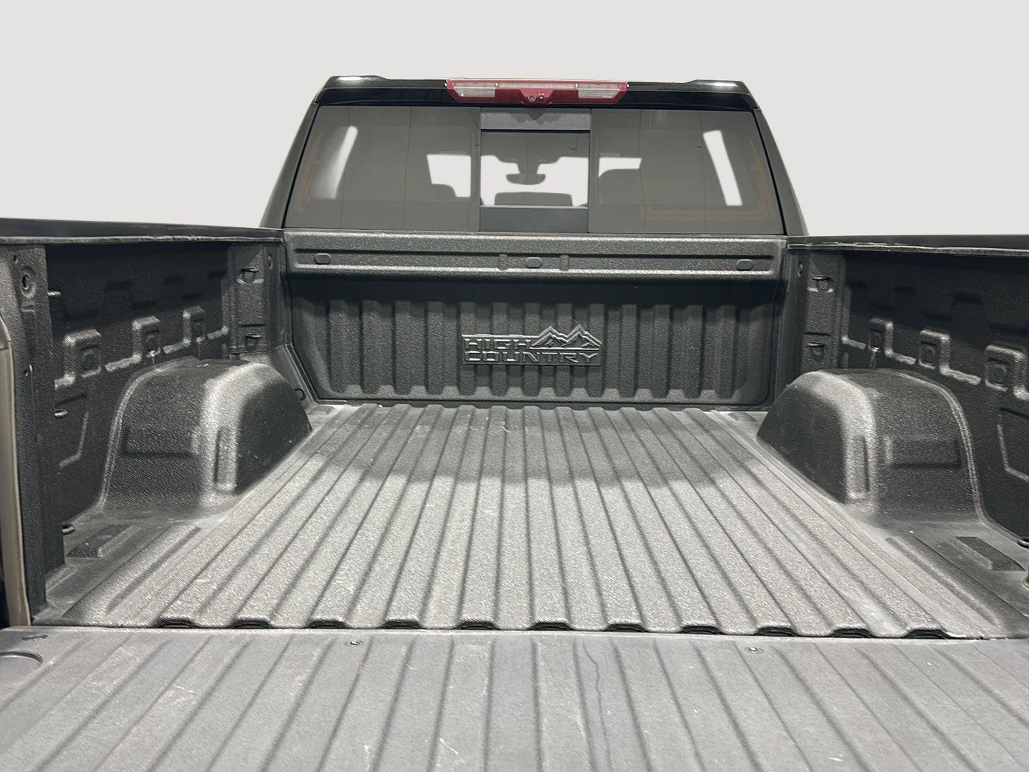 Used 2020 Chevrolet Silverado 1500 High Country w/ Technology Package AWD/4WD image 23