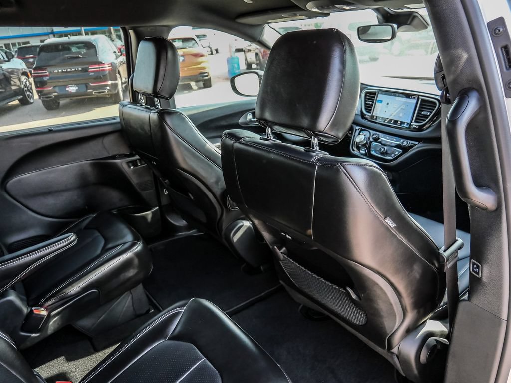 Used 2026 Chrysler Pacifica Select FWD image 39