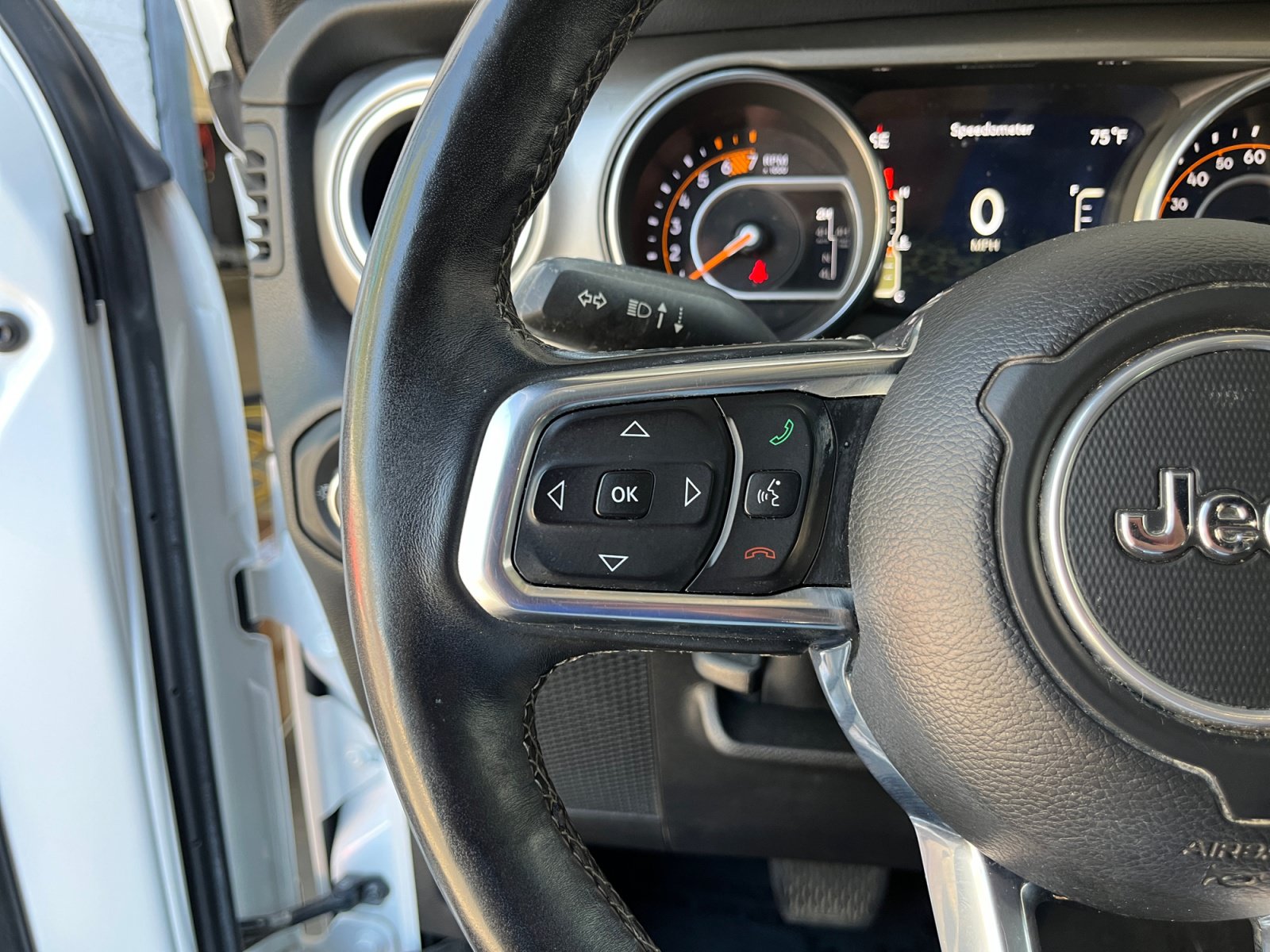 Used 2018 Jeep Wrangler Unlimited Sahara AWD/4WD image 17