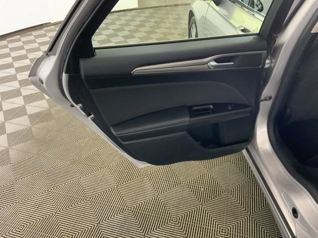 Used 2017 Ford Fusion SE w/ Fusion SE Technology Package image 31