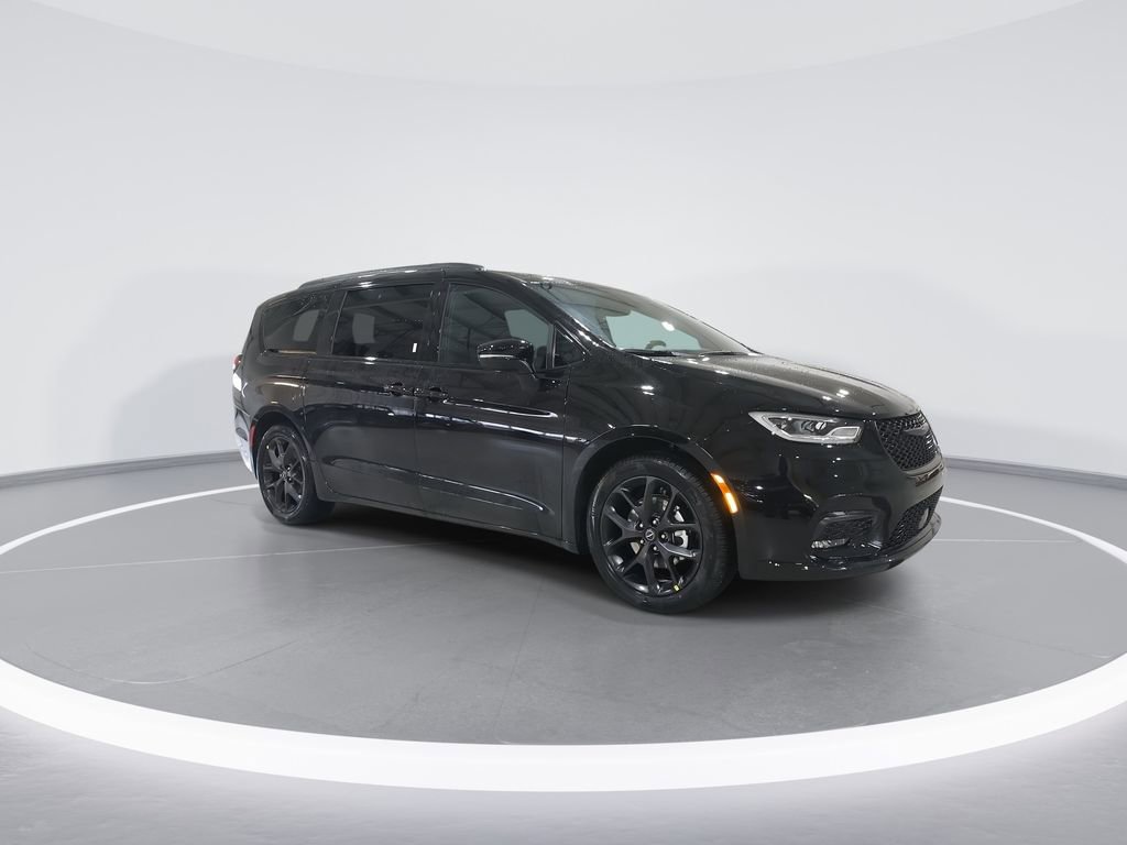 New 2026 Chrysler Pacifica Select w/ S Appearance Package image 2